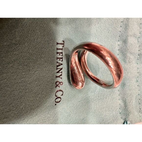 Guaranteed 100% Authentic Tiffany & Co Teardrop Ring Size 7 with dustbag - Picture 1 of 8